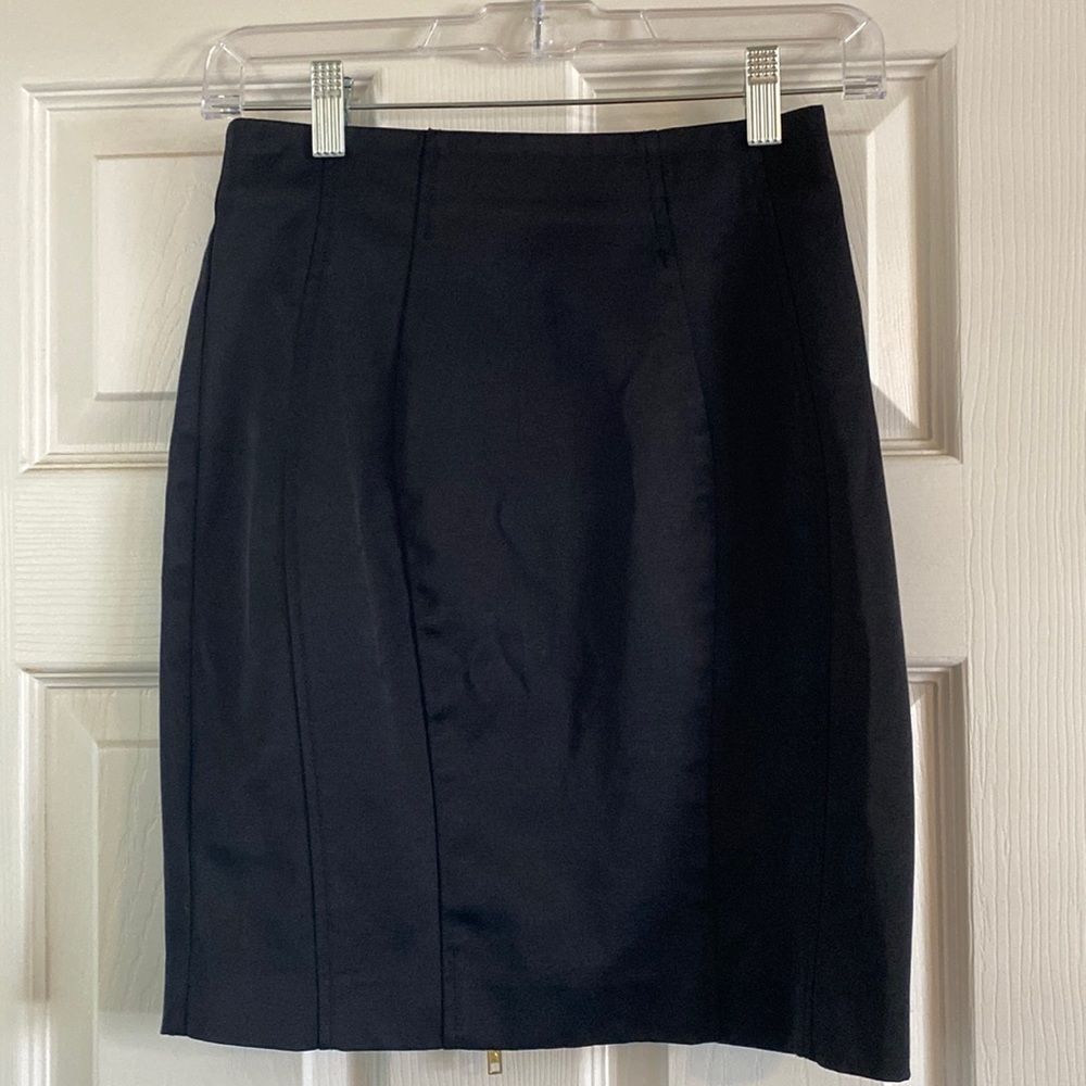H&M Black Bodycon Knee Length Back Zip Skirt - Size 4